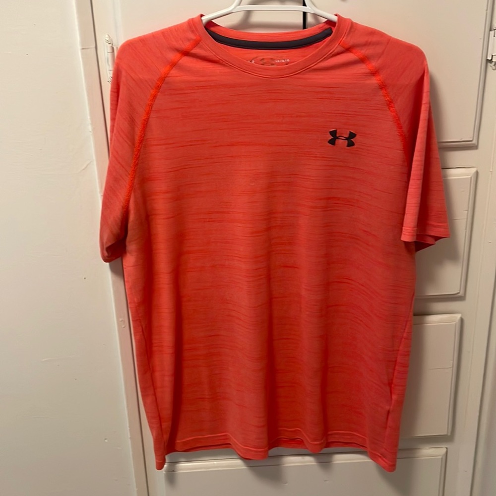 Men's Under Armour heat gear t-shirt. Size large.
